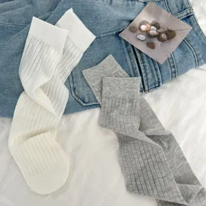 Japanese minimalist white and grey mid-tube vertical striped socks for women summer thin style.