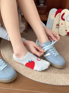 Niedliche rote Apfel Muster Damen Booties Sommer dünn rutschfeste unsichtbare Socken
