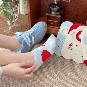 Süße Baumwoll-Damen-Bootssocken mit rotem Apfelmuster, sommerliche flache unsichtbare Socken.