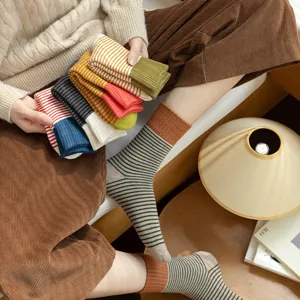 Verdickte koreanische Herbst- Winter-Ringelsocken farblich abgesetzt gestapelte Baumwoll-Frotteesocken