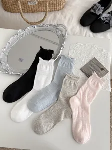 Detailansicht sommerlicher dünner Rüschen-Netz-Socken, koreanischer süßer Ballett-Stil.