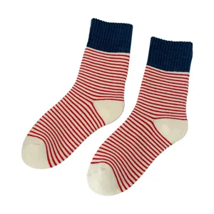 Gestreifte dicke Baumwollsocken mit farbigem Blockdesign, gemütliche Wintersocken.