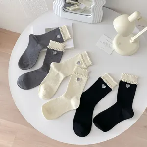Leuke sokken met ruffles voor dames en hartjesborduursel, zacht katoen voor dagelijks.