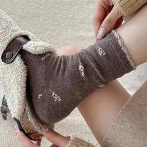 Cozy cute floral cashmere crew socks for women, Korean style soft winter warm fashion socks.