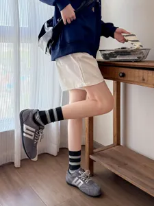 Damen Mittelhohe Socken gestreift stylisch Freizeit Alltagspassform weiche Baumwolle bequem.