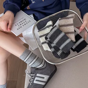 Koreanische minimalistische gestreifte Mittelsocken für Damen im Herbst bequem atmungsaktiv