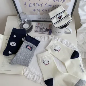 Women's cute sheep embroidery cotton mid-tube socks set, autumn and winter daily wear.