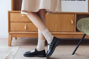 Süße Lolita weiße Rüschen-Wadenstrümpfe atmungsaktive Mesh-Baumwollsocken für Damen