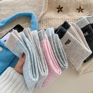 Verdickte warme Wollsocken Damen Herbst Winter süße gestreifte bestickte Buchstaben Stacksocken