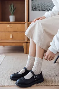 Süsse Lolita Spitzen Rüschen Wadensocken, atmungsaktive Mesh Baumwollsocken für Damen Mode.