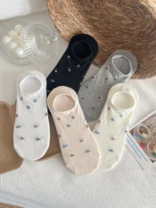 Floral low-cut boat socks for women, breathable summer cotton invisible socks details.