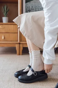 Weiße Rüschen Spitzen Socken süße Lolita atmungsaktive Mesh Socken für Damenmode neu.