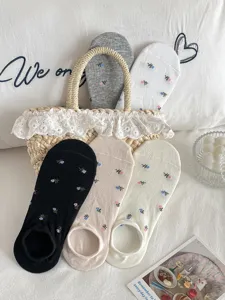 Cute floral low cut boat socks set, summer thin breathable non-slip invisible cotton socks detail.
