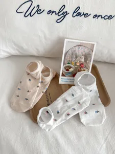 Cute floral boat socks for women, low-cut summer thin breathable cotton invisible socks.