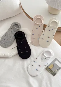 Cute shallow mouth boat socks for women, breathable thin summer cotton invisible socks.