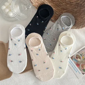 Women's Cute Floral Embroidered Shallow Mouth Cotton Boat Socks Breathable Non-Slip Invisible Casual Low Cut Socks