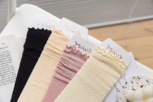 Süße Lolita Rüschen Wadenstrümpfe Detailansicht, atmungsaktive Baumwoll Netzsocken.