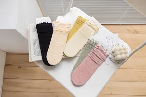 Süße Rüschen Mesh Mittelsocken für Damen, atmungsaktive Baumwoll Frühlings und Sommersocken.