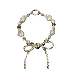 Barok parel en kristallen strik telefoonhanger, elegante zilveren tassenhangers voor dames.