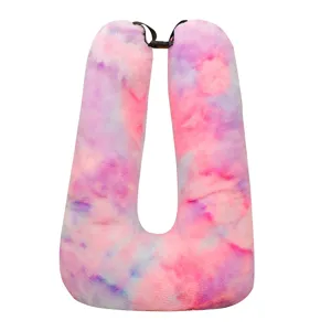 Cuscino da viaggio a U in peluche multifunzionale con motivo tie-dye rosa e fibbia.