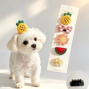 Set di graziosi fermagli per capelli all'uncinetto per cani e gatti di piccola taglia.