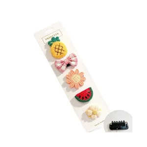 Set di graffette per capelli per animali domestici in maglia con motivi di frutta e fiori.