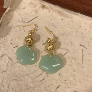 New Chinese style green stone earrings elegant hollow gold bead drop earrings retro jewelry.
