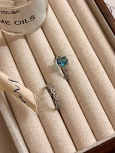Exquisite oval blue gemstone ring and sparkling diamond crown ring set for women elegant jewelry