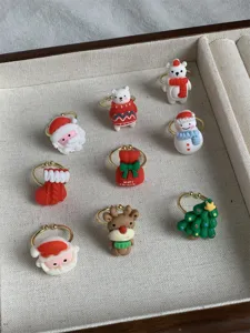 Niedliche Weihnachten Harzringe Set mit Weihnachtsmann Schneemann und Rentier Design.