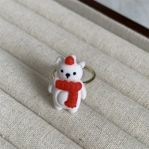 Süßer Weihnachts weißer Bär Ring mit rotem Schal Harz Fingerring festlicher Schmuck