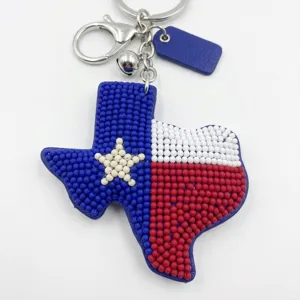 Handgemachter Perlen Texas Flagge Schlüsselanhänger mit 2mm Glasperlen und Metallring Anhänger.