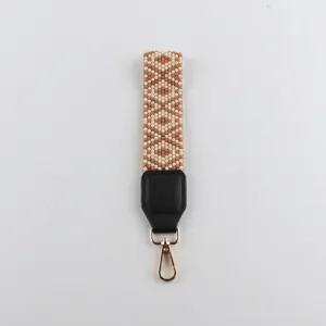 Handgefertigte 2mm Perlen Handschlaufe geometrisches Muster Schlüsselband Detailansicht