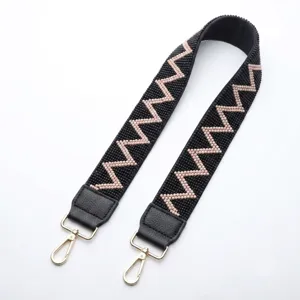 Perlen-Ersatztaschengurt mit Zickzack-Muster und goldener Hardware für Umhängetaschen.