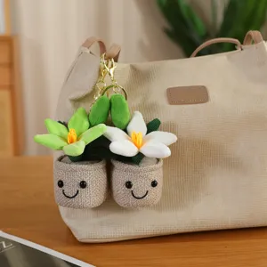 Simpatico portachiavi di peluche con giglio in vaso, materiale morbido, ciondolo per borsa.