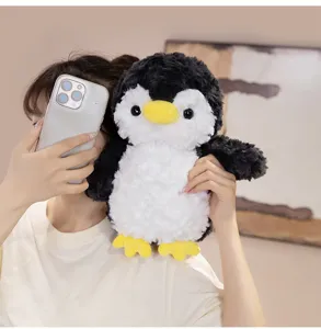 Schattig pluche pinguïn speelgoed, zachte en donzige knuffelpop voor kindercompanie.