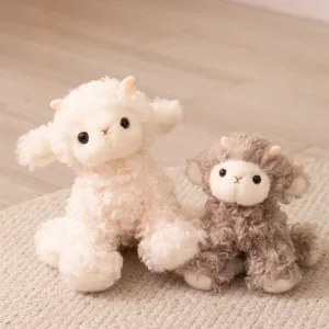 Niedliches Cartoon Schaefchen Plueschtier, flauschige Lamm Puppe, weiches Geschenk fuer Kinder.