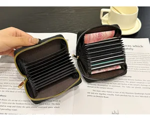 Portacarte trapuntato compatto da donna, portamonete con zip minimalista e astuccio carte.