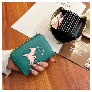 Détail du petit porte-cartes compact pour femme avec fentes accordéon et fermeture éclair.