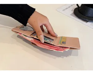 Kurze rosa Damen Geldbörse aus Leder Kartenetui dreifach faltbare Tasche mit Münzfach und Fächern.