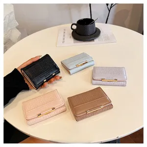 Damen kurze PU Leder Geldbörse schick mini Münzfach mit Metallschloss Kartenhalter