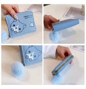 Grazioso portafoglio corto blu da donna con stampa di gatto e ciondolo pon pon morbido.