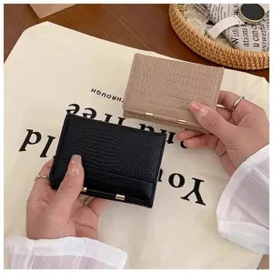 Portafoglio corto con stampa coccodrillo da donna, elegante porta carte compatto e pieghevole.