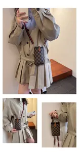 Trendy mini crossbody phone bag for women 2025 new lightweight small shoulder bag for walking.