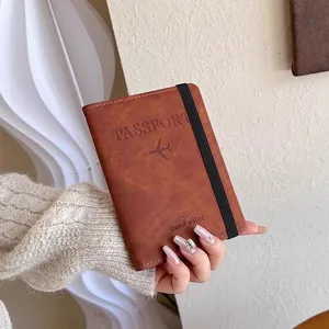 Funda de pasaporte de cuero PU marrón con banda elástica, billetera de viaje y estuche organizador.