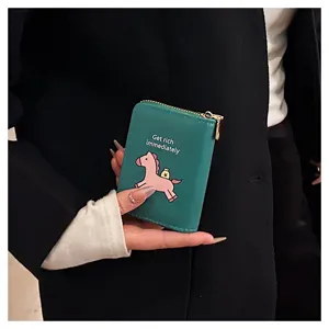 Porte-cartes vert compact pour femme avec fermeture éclair, motif cheval et texte mignons.