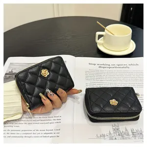 Portafoglio trapuntato con camelia porta carte minimalista con zip borsellino compatto donna