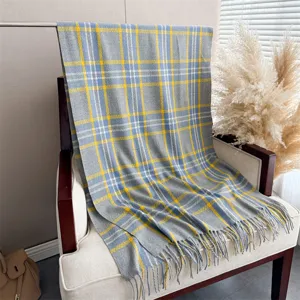 Sciarpa a quadri in ecocashmere rétro, elegante scialle invernale caldo con frange per tutti.
