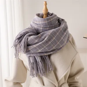Gemütlicher Herbst Winter karierter Kunst Kaschmir Schal mit Fransen für warme Mode Accessoires.