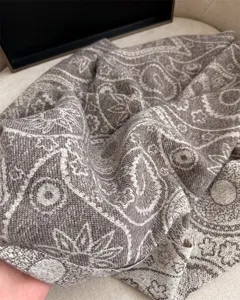 Cozy paisley pattern imitation cashmere winter scarf for women and men, warm fashion accessory.