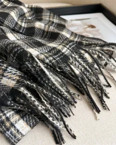 Classic plaid tassel scarf for autumn and winter, soft warm cashmere-feel wrap for daily wear.
